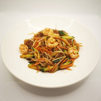 Spaghetti di soia con verdure e gamberi